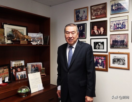 周立波现任律师与前任律师 多年前就有过节 如今两人狭路相逢