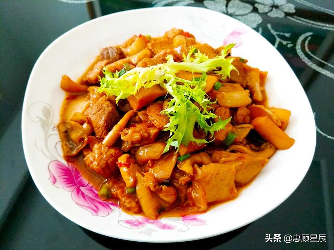 鱿鱼干怎样做最好吃？鱿鱼烧肉有妙招，鲜香脆嫩不腥，太爽了