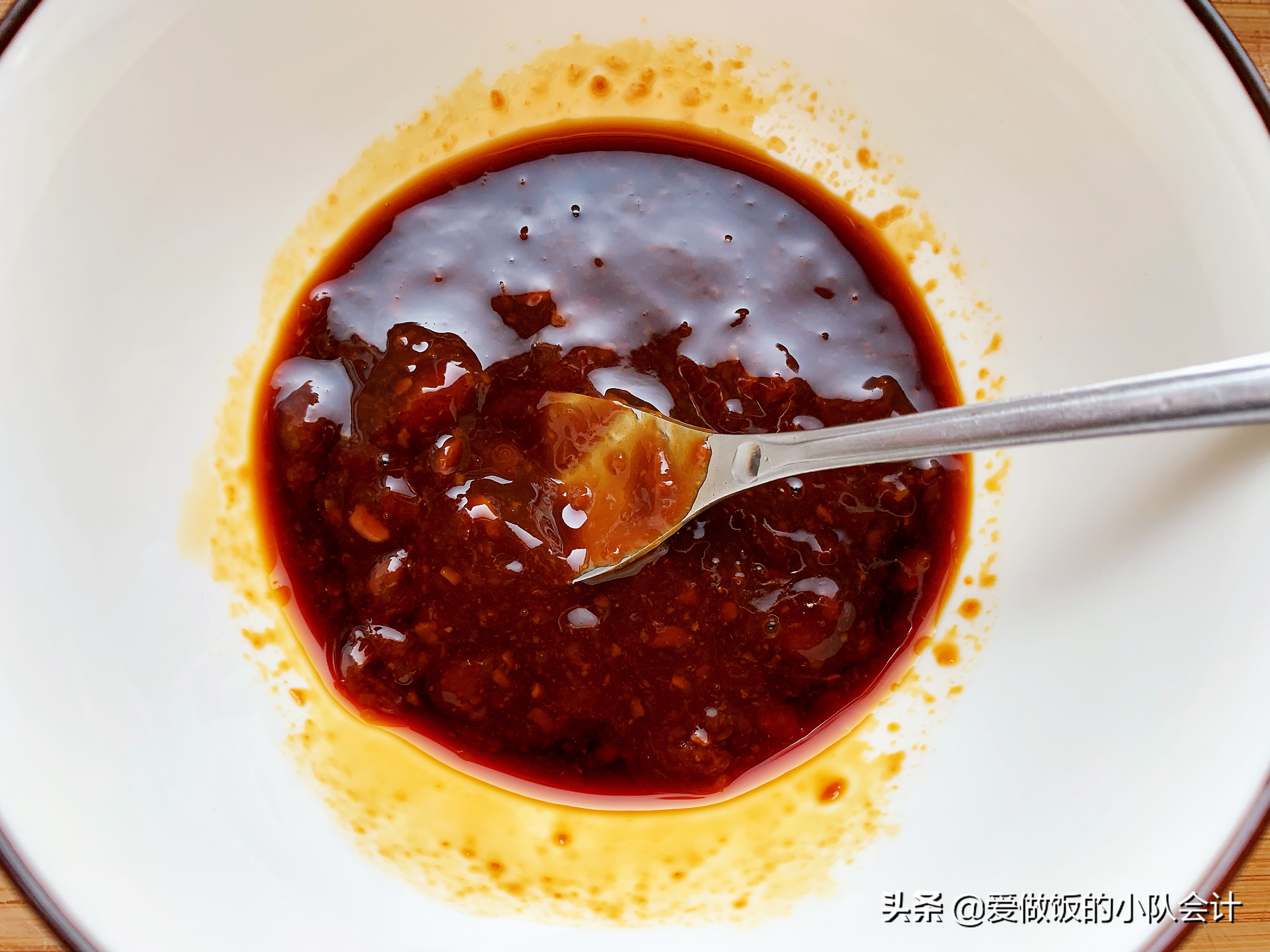 鲇鱼炖豆腐怎么做才好吃？牢记2点，鱼肉鲜嫩不腥，豆腐咸鲜入味