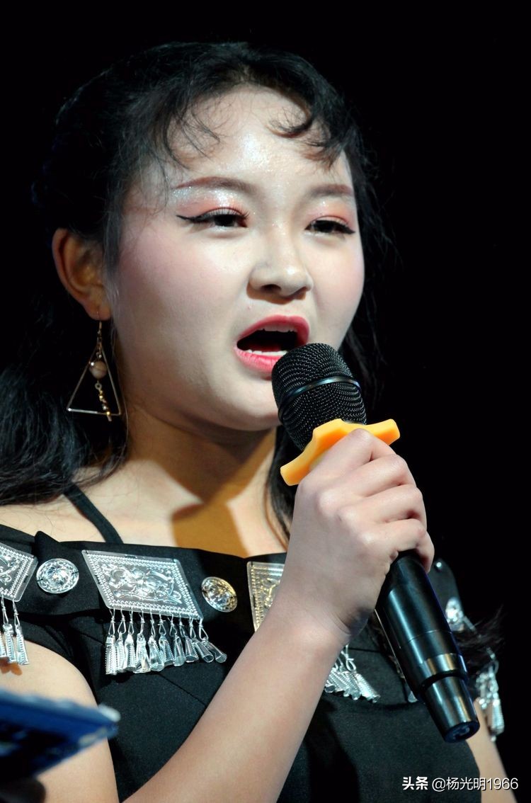 施秉一中：唱响青春   舞动人生