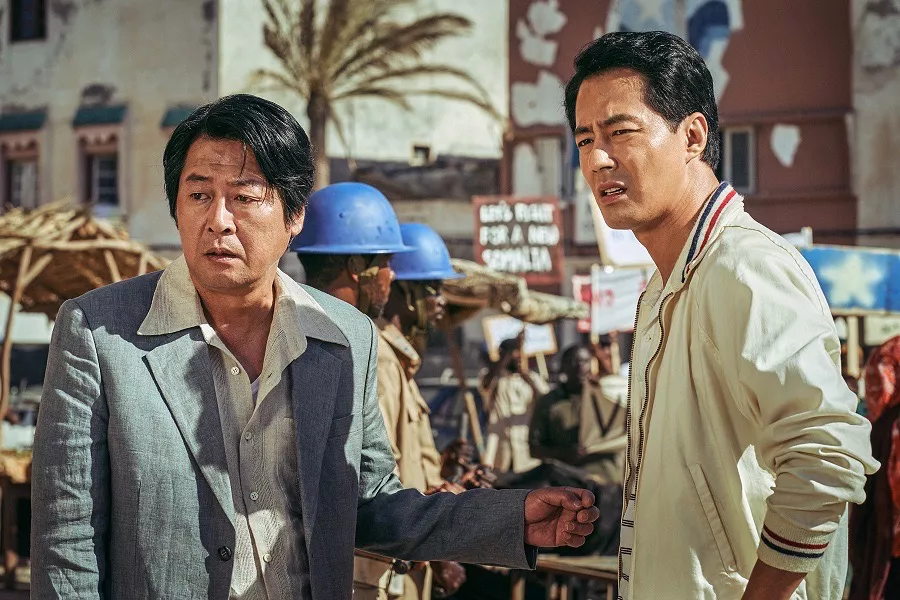 韩国电影又出爆款，韩版《红海行动》它配吗？