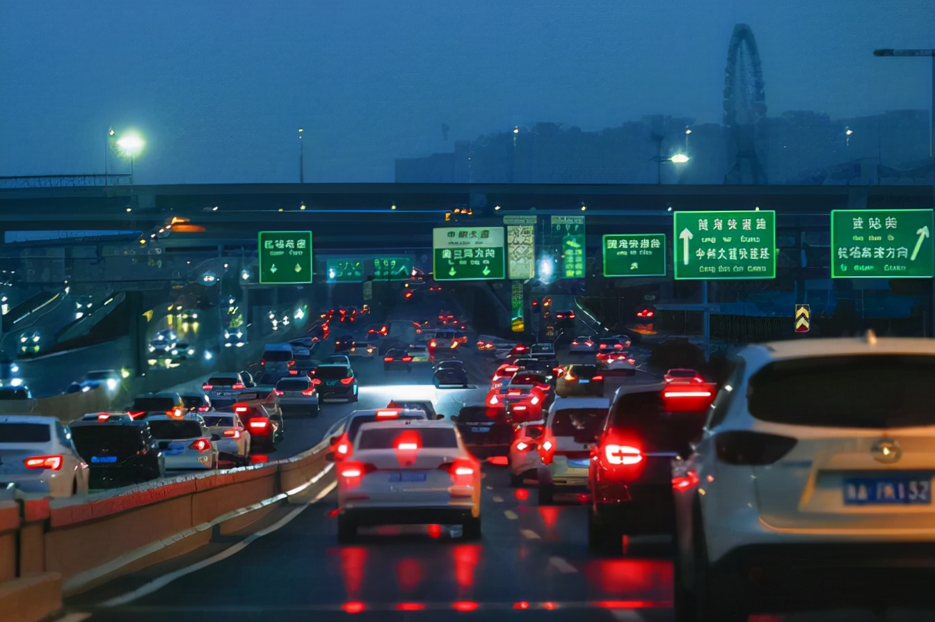 家委会因奇葩操作上热搜，引发网友不满，央视网怒批：管得太宽了