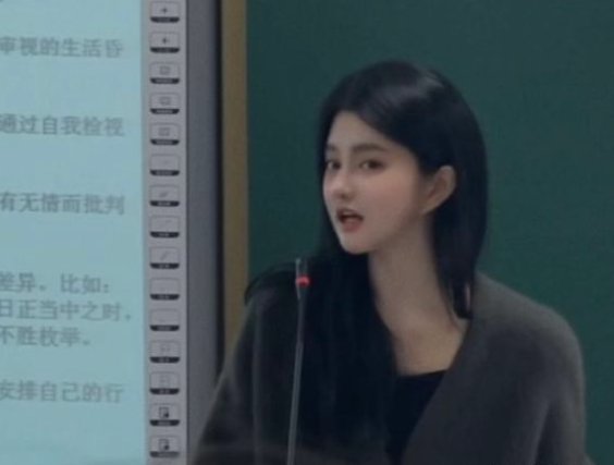 初中帅气男教师走红，长得不输“明星”，网友：我想回去读书