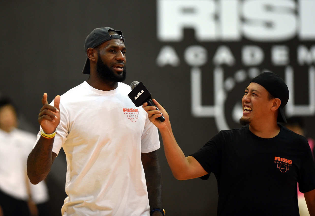 为什么nba球队总迁徙(NBA怪现象，詹姆斯去西部后，众巨星迁徙东部，联盟格局巨变)