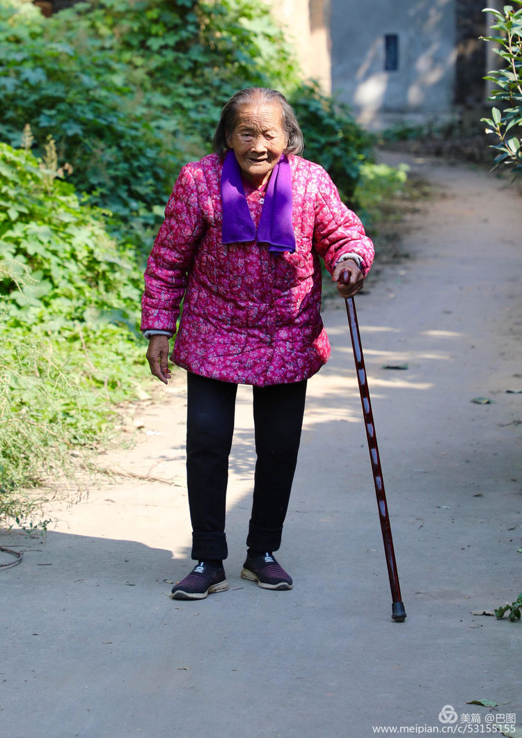 10月7日重阳节，十几首诗词100幅照片，致敬天下老年人