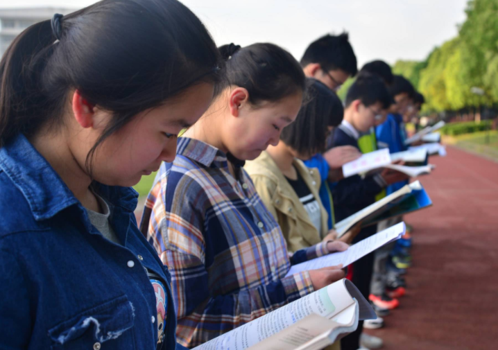 高中不允许“复读”已成事实？高考失利何去何从，官方回应了