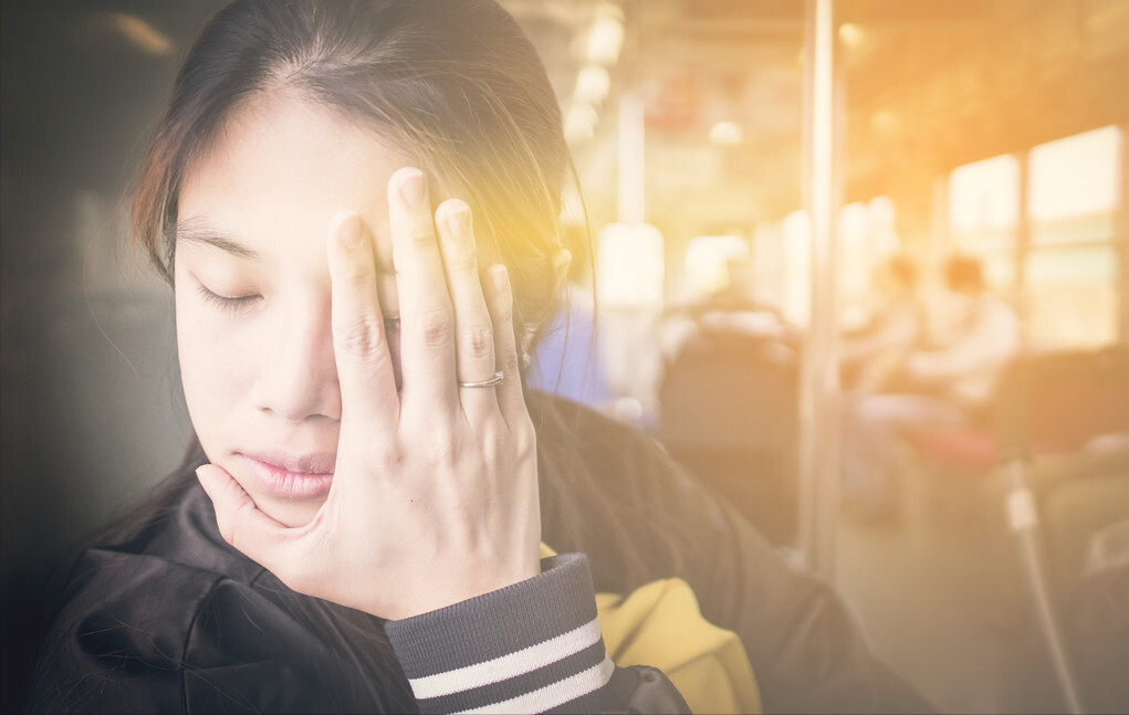 晕车时玩手机为何加重不适？快速缓解方法全解析