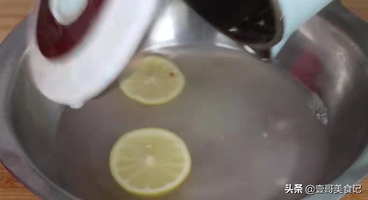 电热水壶水垢再多也别怕，老保姆教一招，3分钟快速去除，超干净