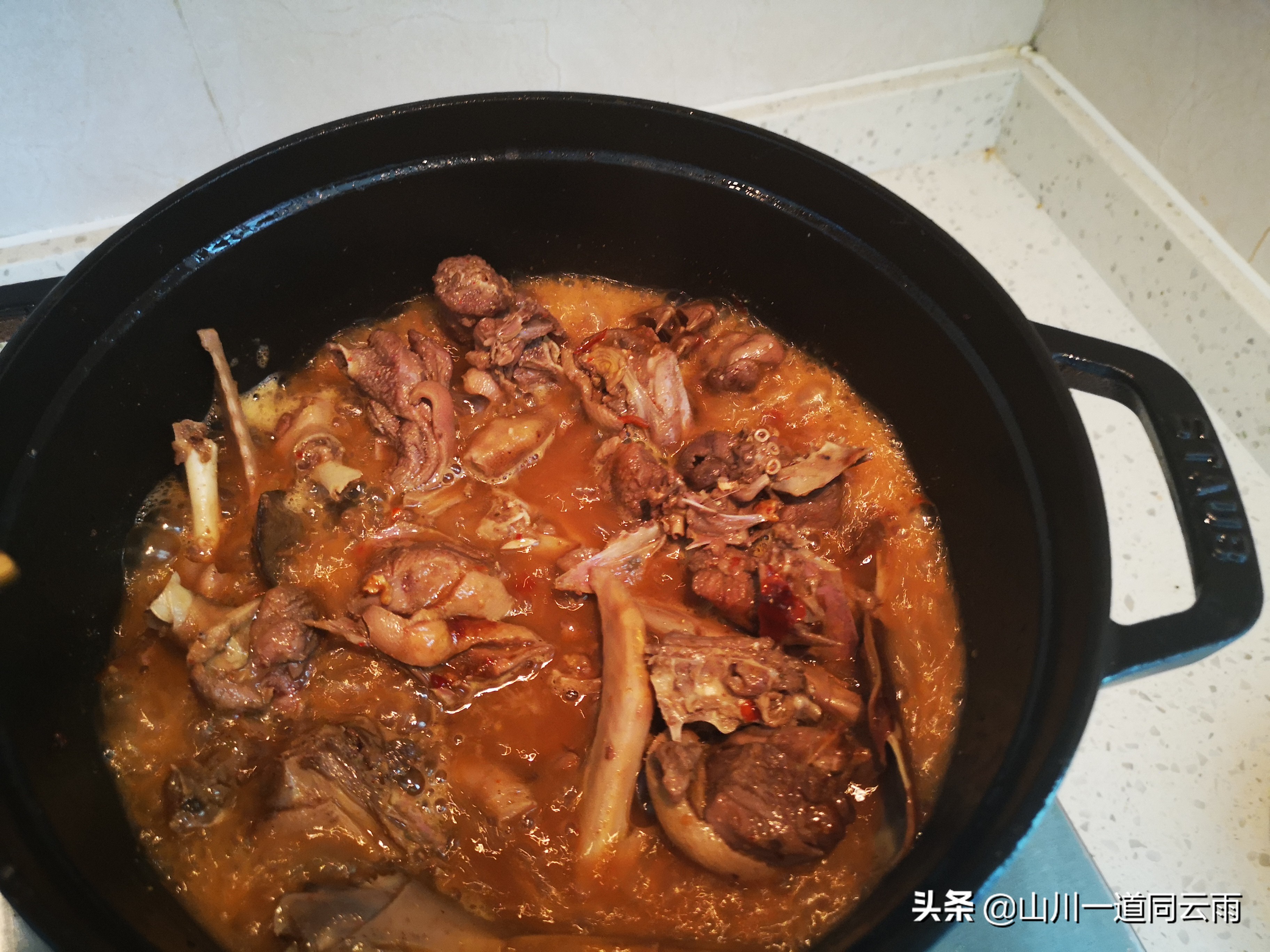 顺德名菜火焰醉鹅做的时候改用了鸭，孰优孰劣吃了之后本人有话说