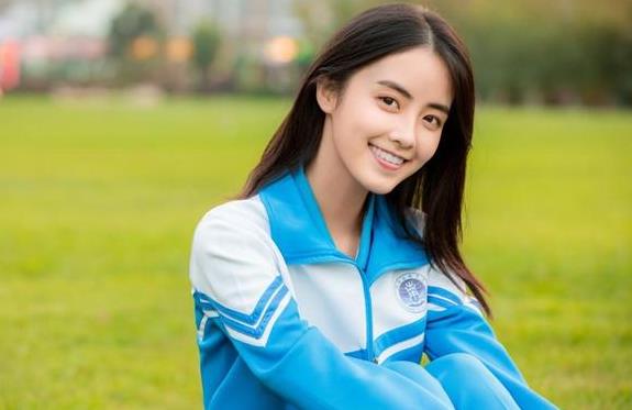 浙江大学混血校花火了，撞脸安妮海瑟薇，中文名字让人喊不出口