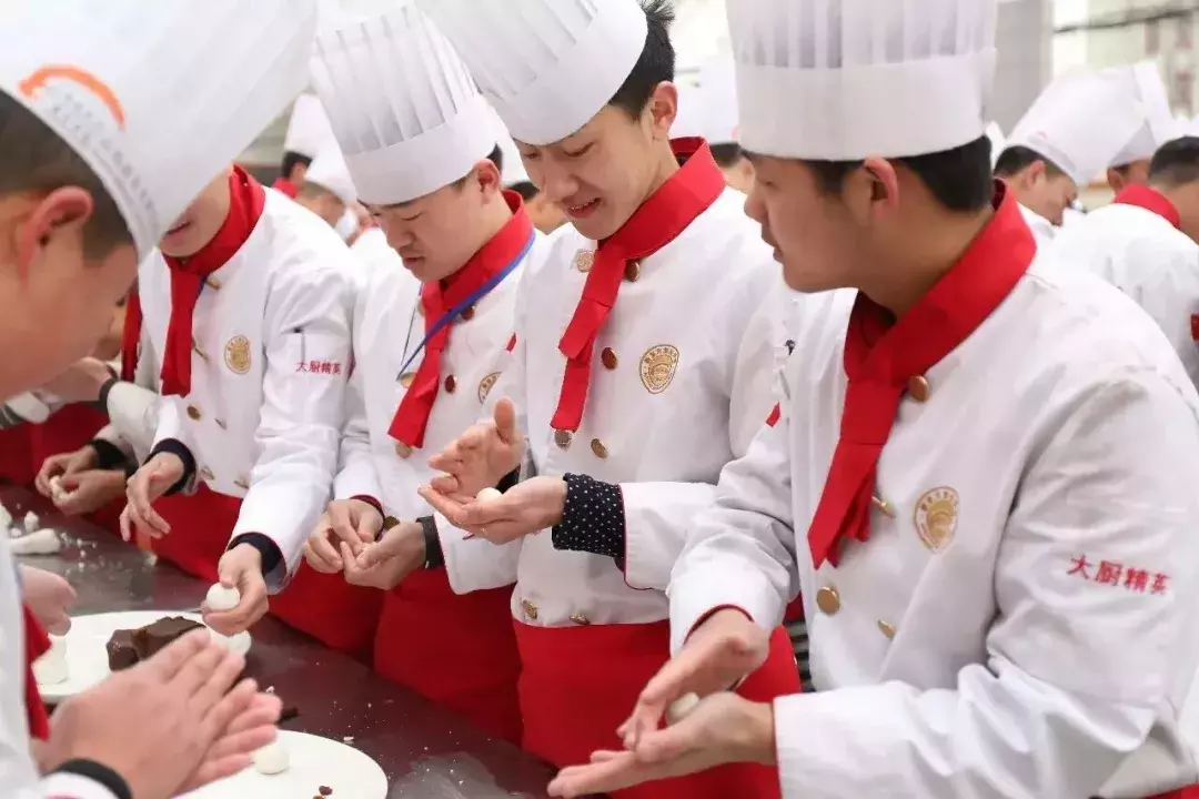教人炒菜的新东方烹饪学校都上市了，蓝翔技校还远吗？