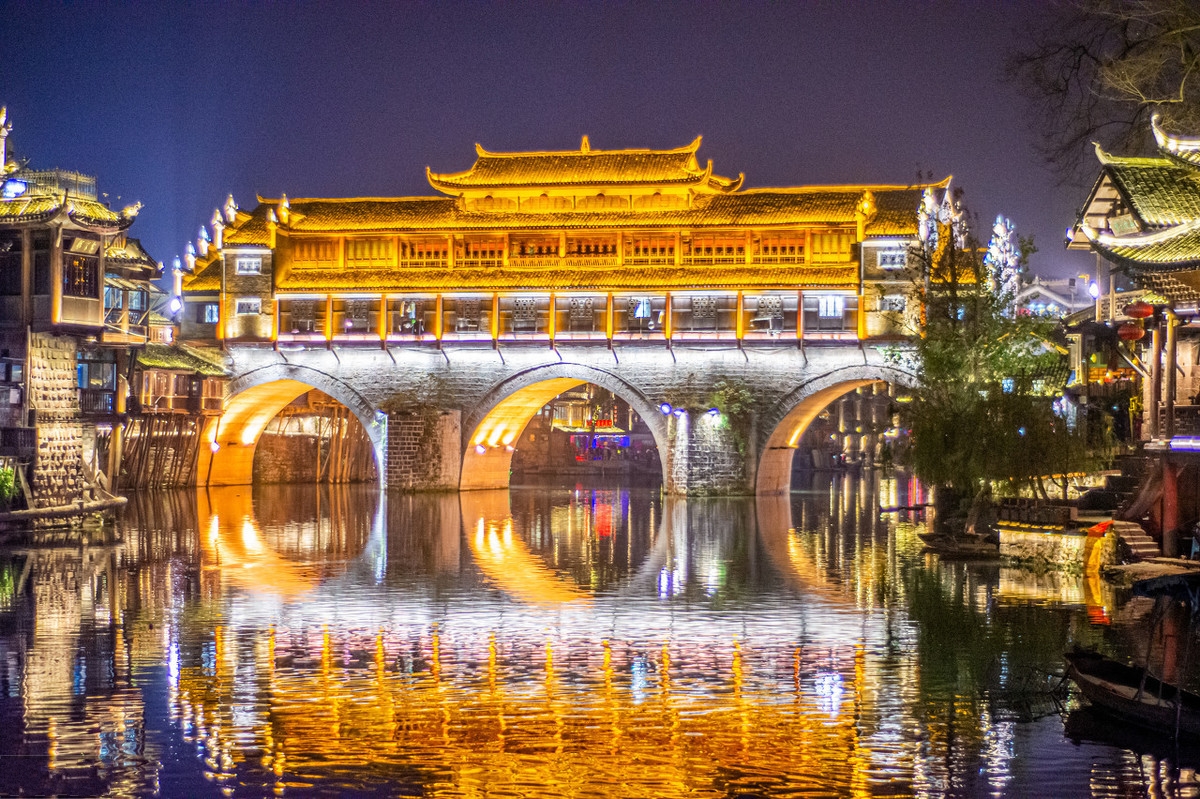 中国夜景最美的13个景点，重庆洪崖洞只能排第6，你去过了几个？