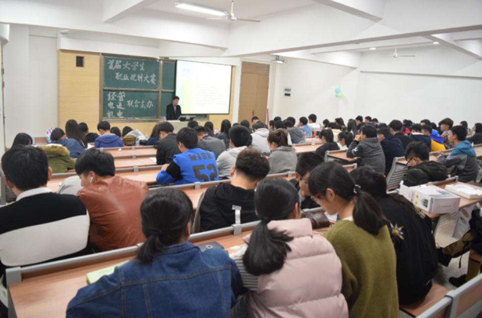 大学学生会主席很牛吗（大学里哪些）