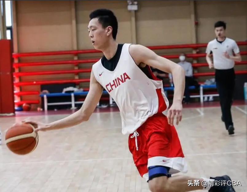 张知垚cba为什么打不上比赛(16分13板！张知垚爆发帮U18扳回一局，又一男篮名宿之子即将腾飞)