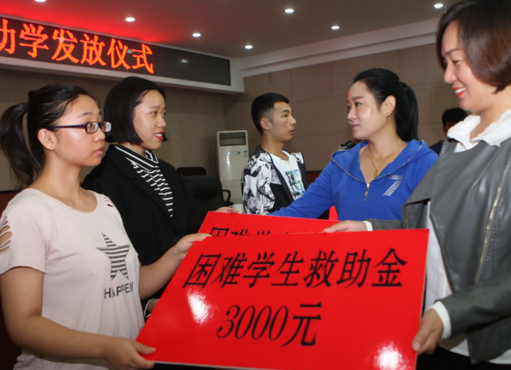 上了大学才知道，有种学生叫做“隐形贫困生”，他们并不是真的穷