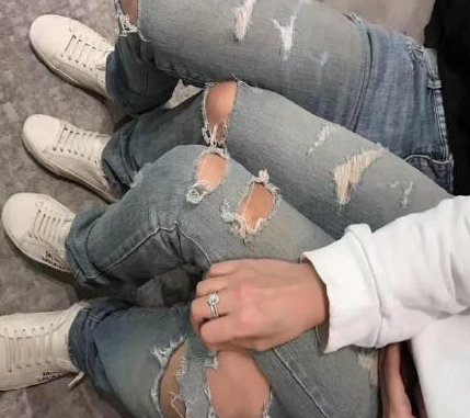 豆得儿近照曝光引争议，被指浓妆盖不住痘印，不复当年清纯模样