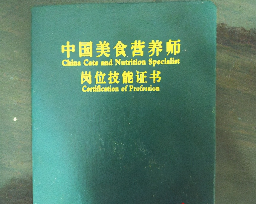 被国家“撤销”的证书，社会已经不认可，学生再考也是浪费时间