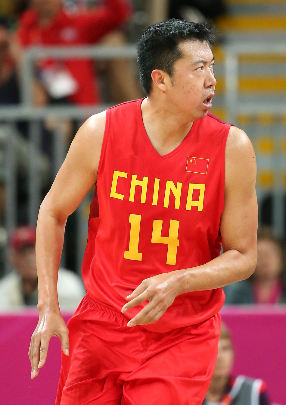 王治郅去过nba哪些队(NBA球探眼中天赋超过诺维茨基的存在，王治郅的留美生涯如何？)