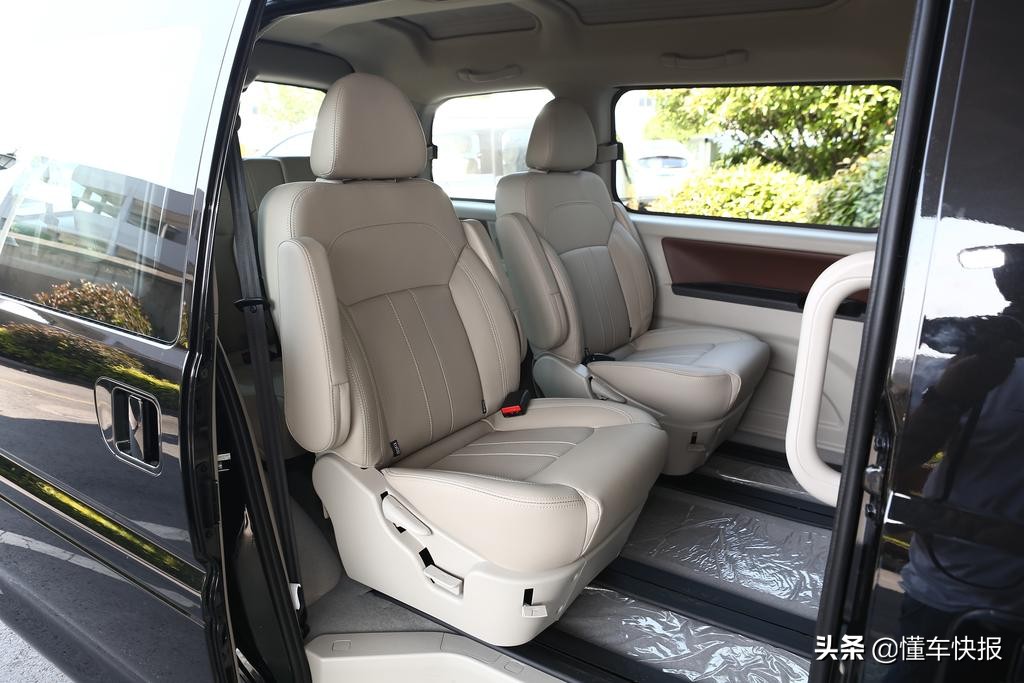 10万元的售价头等舱的享受 东风风行菱智M5车型解读