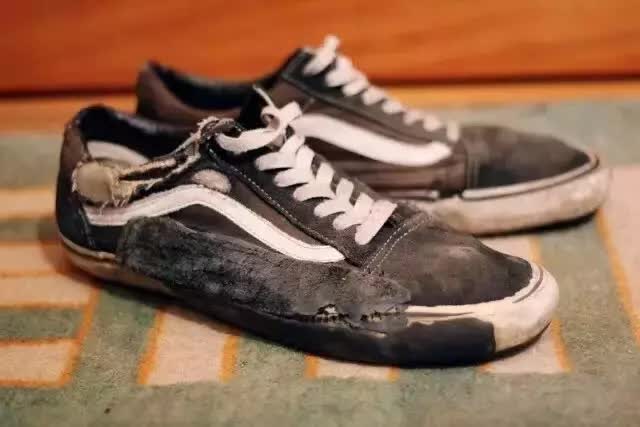 为什么当代00后,宁愿穿"脏破旧"的vans,也不爱国货回力,飞跃