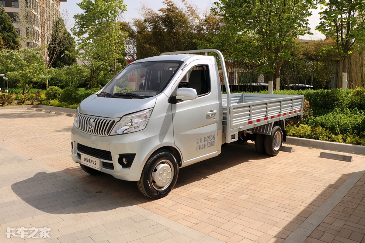 准载质量不输轻卡,或是城配新选择,实拍长安星卡l2