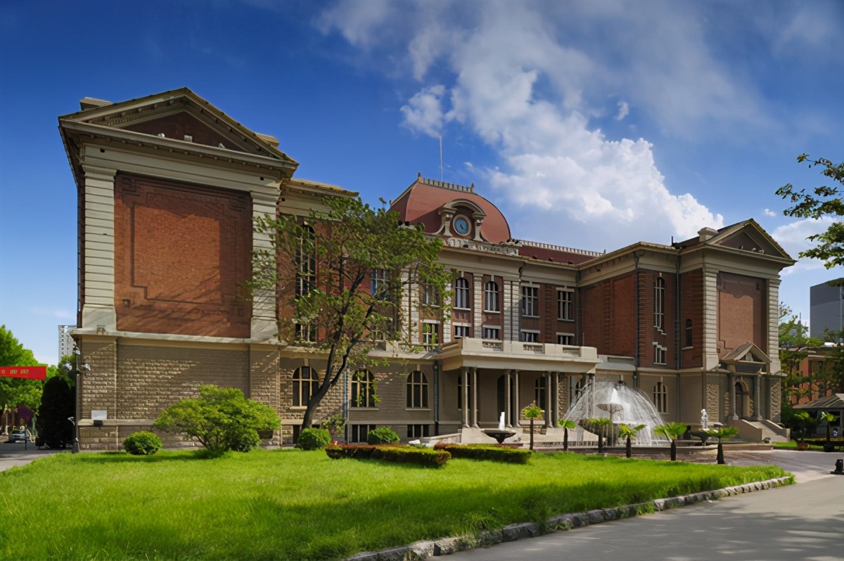 2021年中国大学语言类排行，天津外国语大学和川外不够格进前十吗