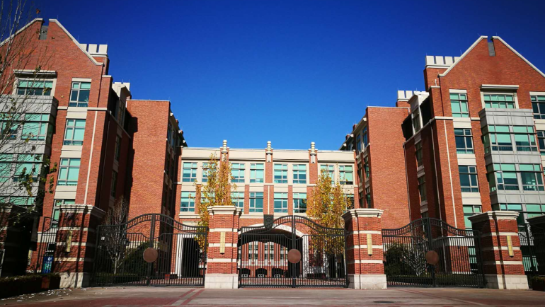 六环外的北京：每天通勤都像春运，孤独迷茫依然向阳