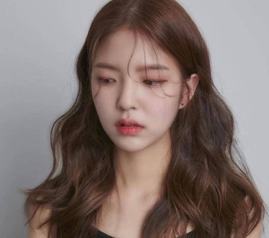 每种脸型都有适合的发型,方脸不适合黑长直,长脸留卷发超好看