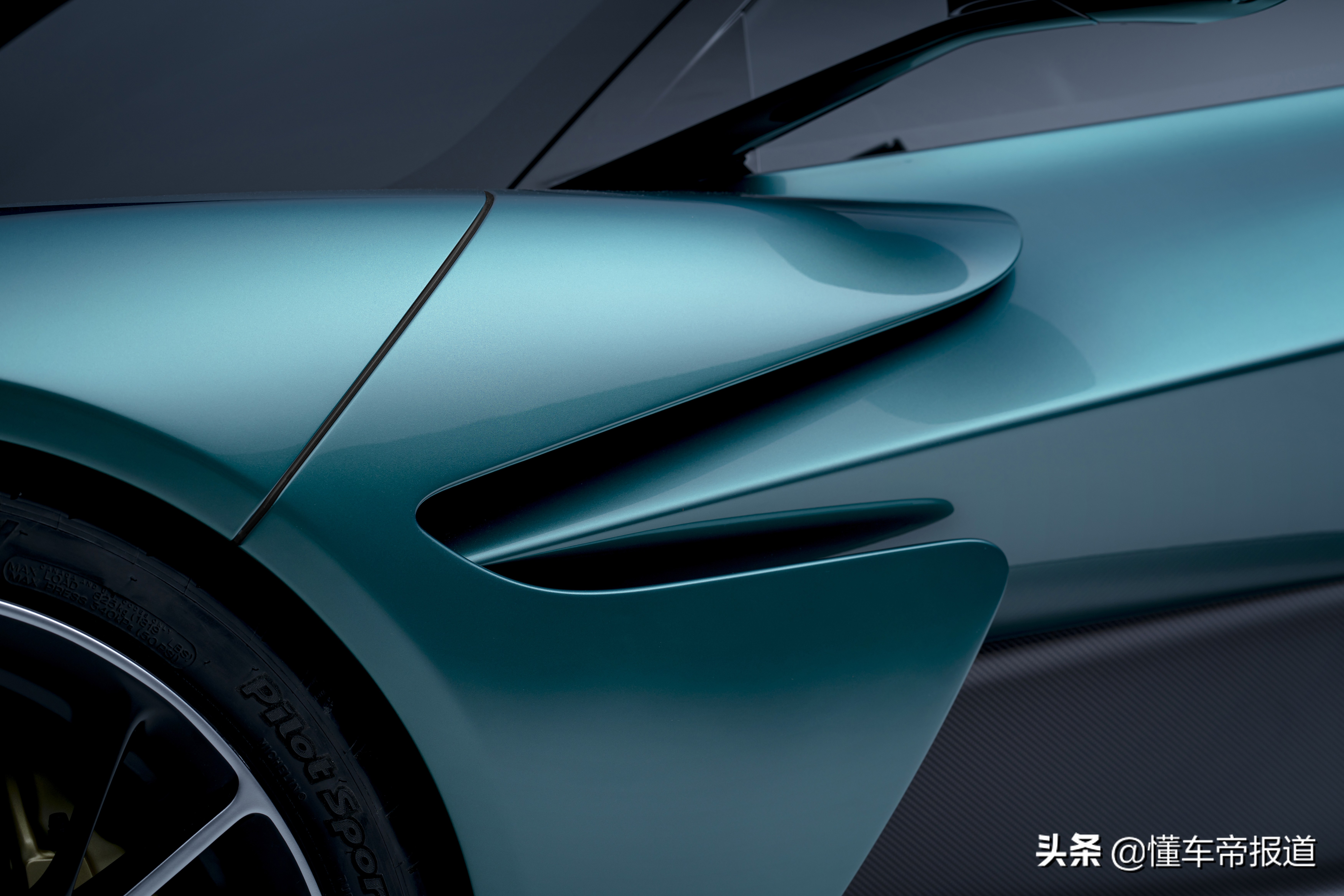 新车 </p><p>　　 直面法拉利SF90 Stradale？阿斯顿·马丁Valhalla量产版发布