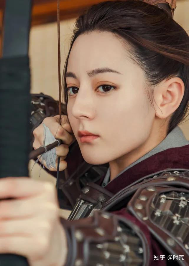 2021年播出剧《你是我的荣耀》中饰演乔晶晶,在国内国外爆火.