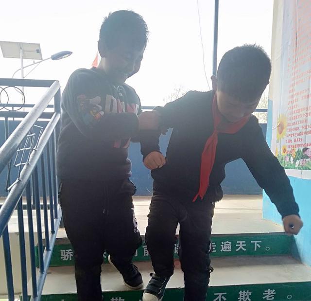 真·心灵相通！00后双胞胎同分考清华，连专业都一样