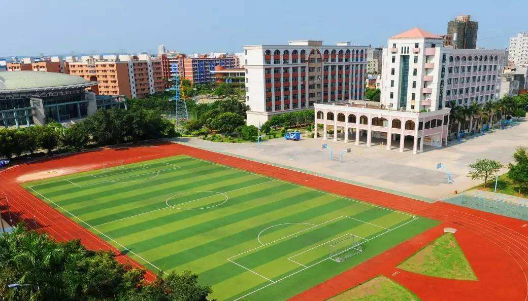 广东湛江五所好高中，本科过线率相当高，堪称本科院校的生源基地