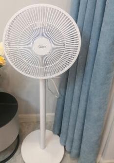 河南某高校宿舍没空调，学生中暑晕倒，留学生待遇引起争议