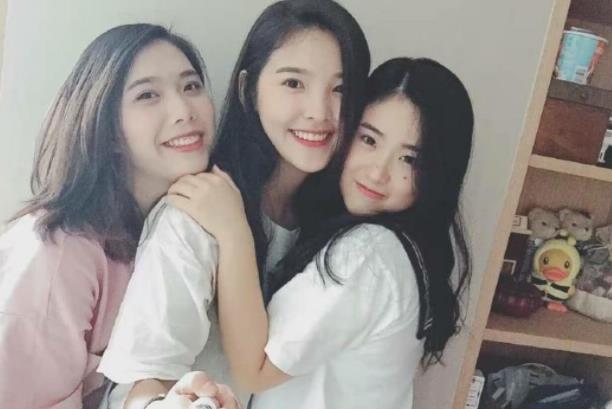 大学四年前后对比照火了，多数学生逆袭成功，医学生却是例外