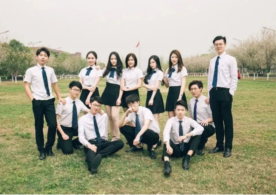 大学班级至少有10名班委，“最值得”竞选的，并不是班长