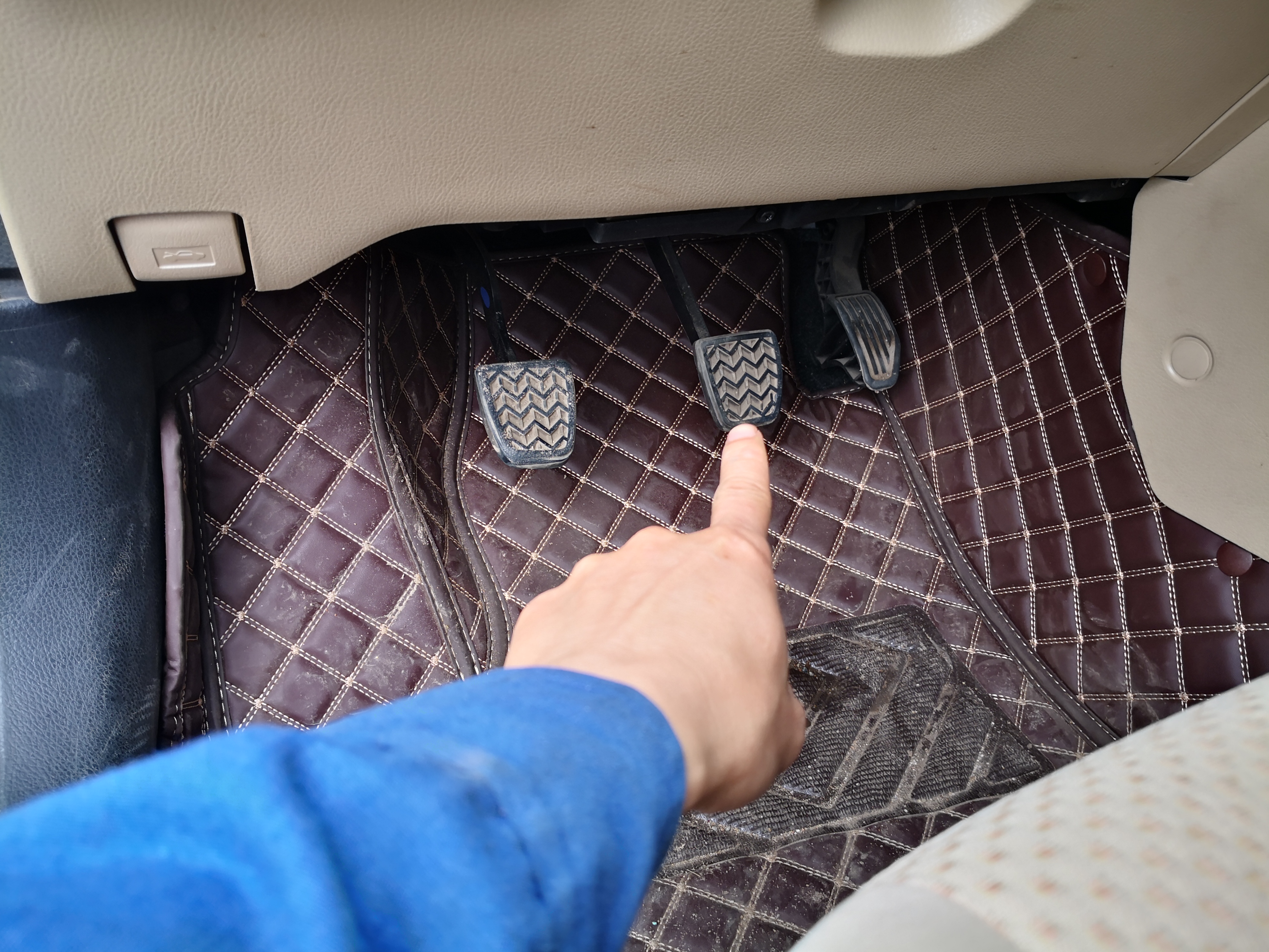 起步轟一腳油門是什么操作，有什么好處嗎？老司機告訴你答案
