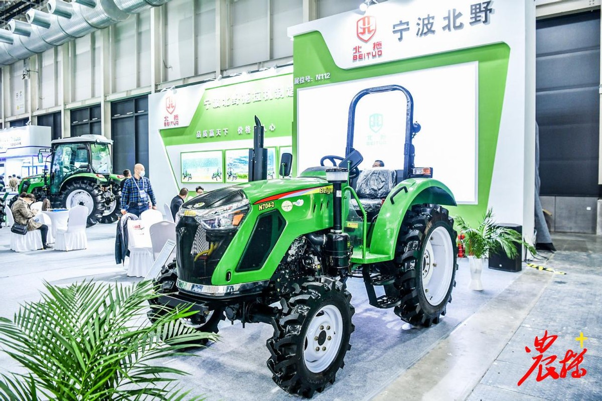 國際農(nóng)機展上的15款704拖拉機