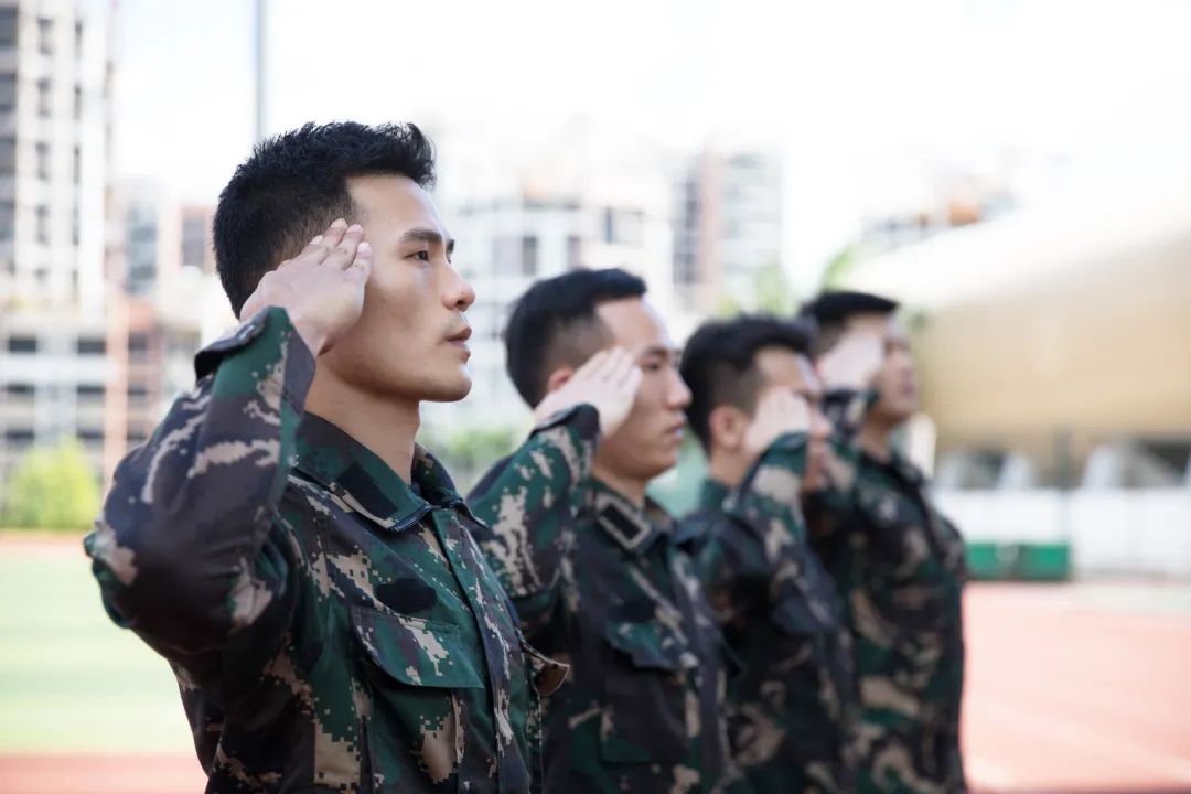 投资10亿，坐标布吉，这是一所被低估的宝藏学校