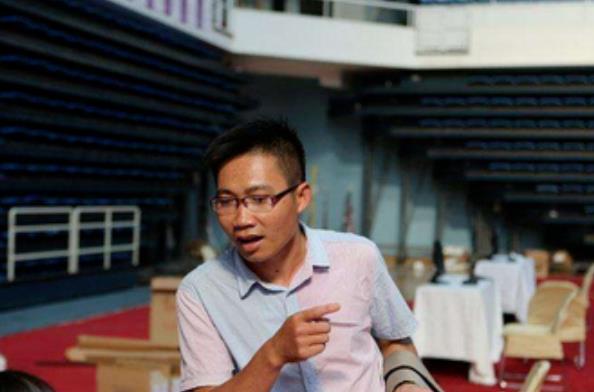 “高考疯子”吴善柳，复读8次终圆梦清华，却被很多企业拒之门外