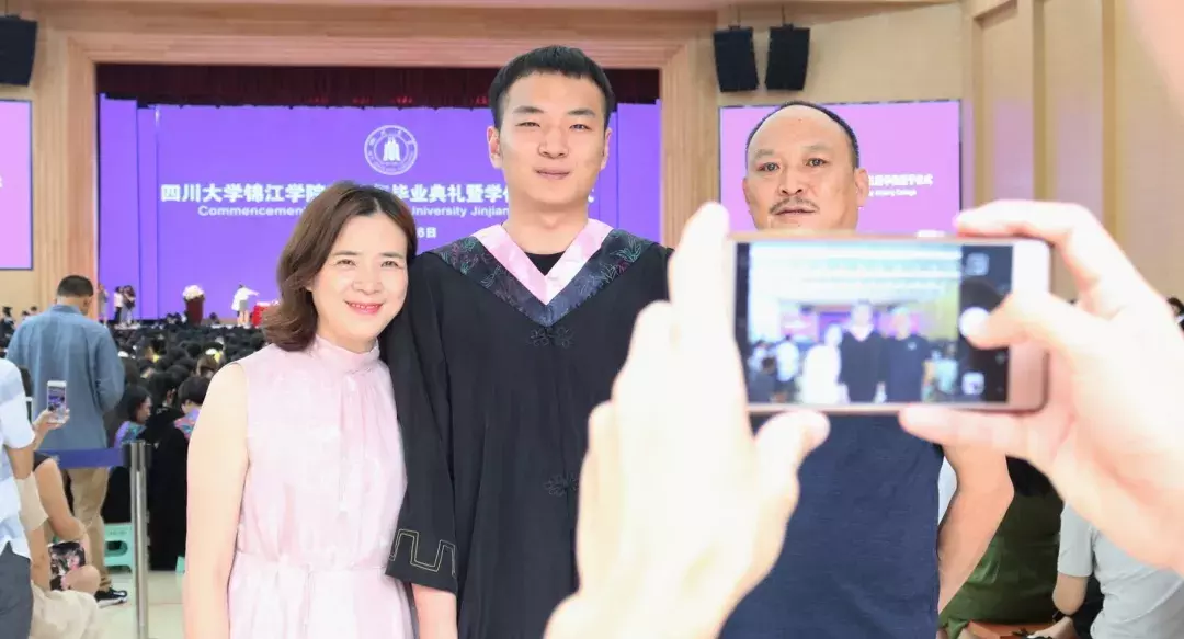 川大锦江学院毕业典礼：最真挚 最不舍 最温馨