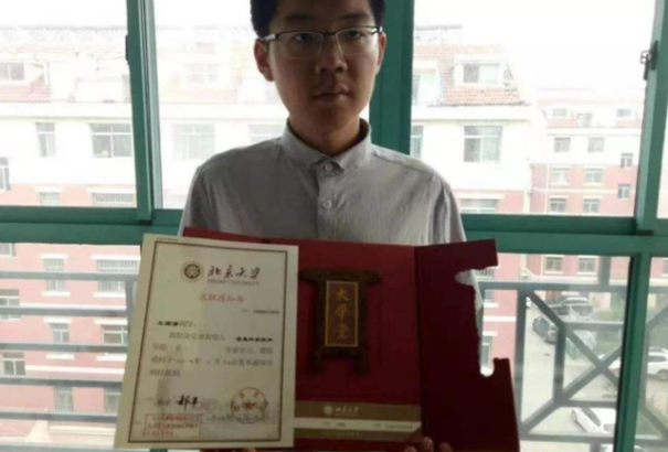 高考成绩出来后，清华北大已经开启“抢人”大战，画面惹人捧腹