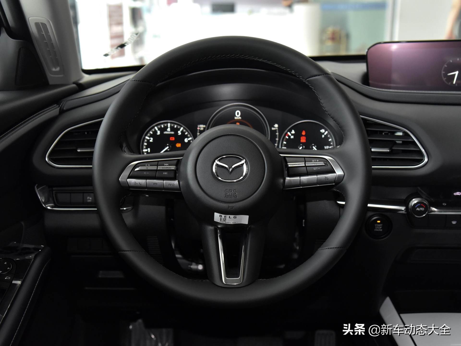 2.0L自吸6AT自动挡，稳定线性又耐用的日系SUV，实拍马自达CX-30