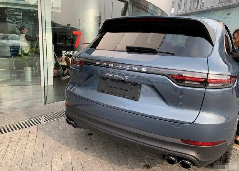 116万提了辆保时捷卡宴，跑了12500公里后，车主感慨：四个字