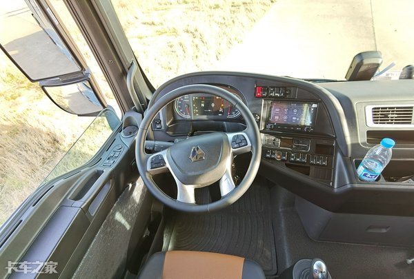 2020款重汽汕德卡牵引车配超高顶驾驶室，售价45万元值吗？