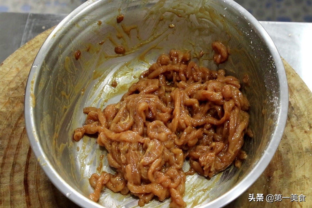 大厨分享京酱肉丝正确做法，过程详细操作简单，入口滑嫩真正宗
