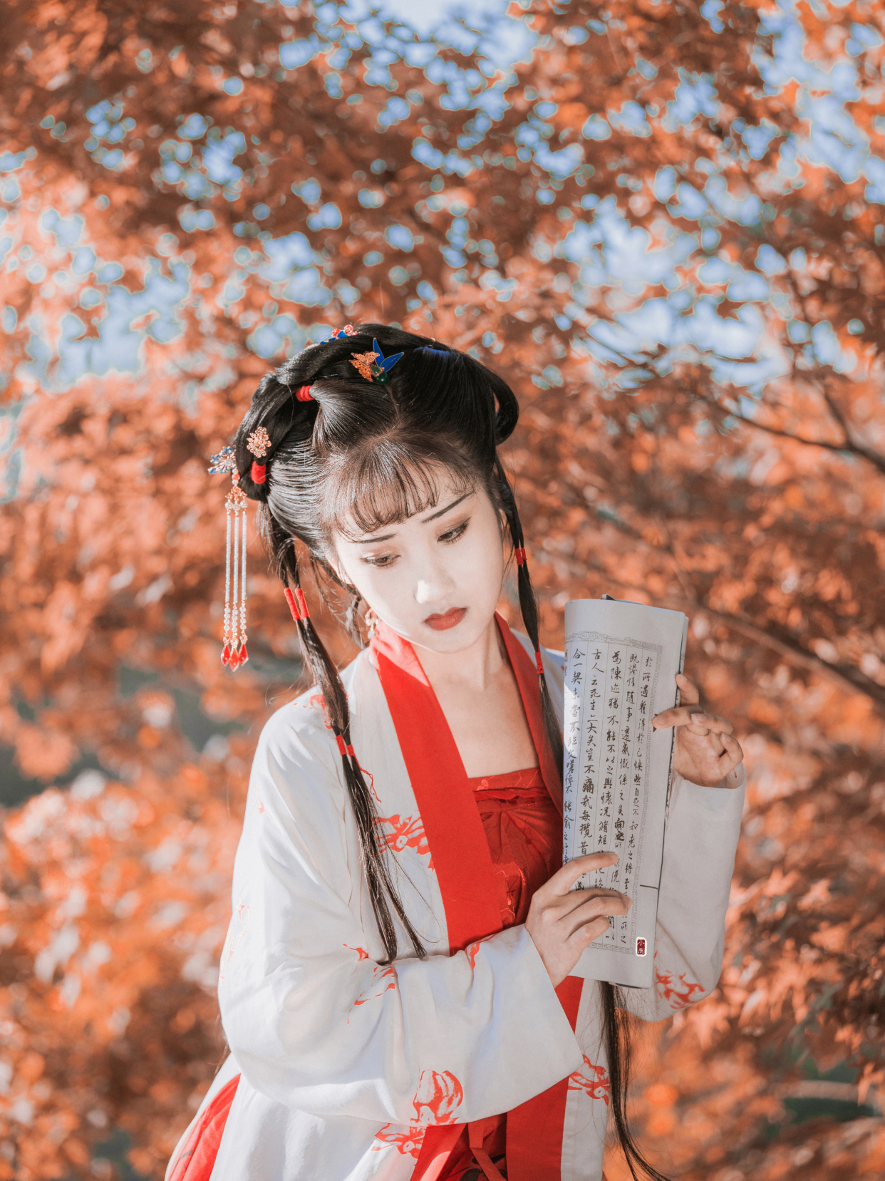 女生穿汉服像极了"林黛玉",网友:叫你模仿,没叫你超越