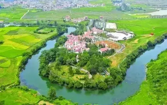 这是贵州村庄？感觉像欧洲童话小镇！春节自驾游就去这里耍！