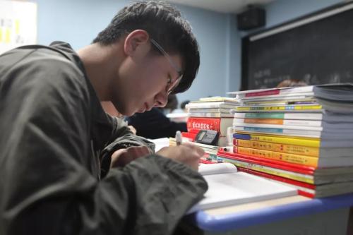 就业排行榜，艺术学专业：花最多的钱，获得“最低”的就业率