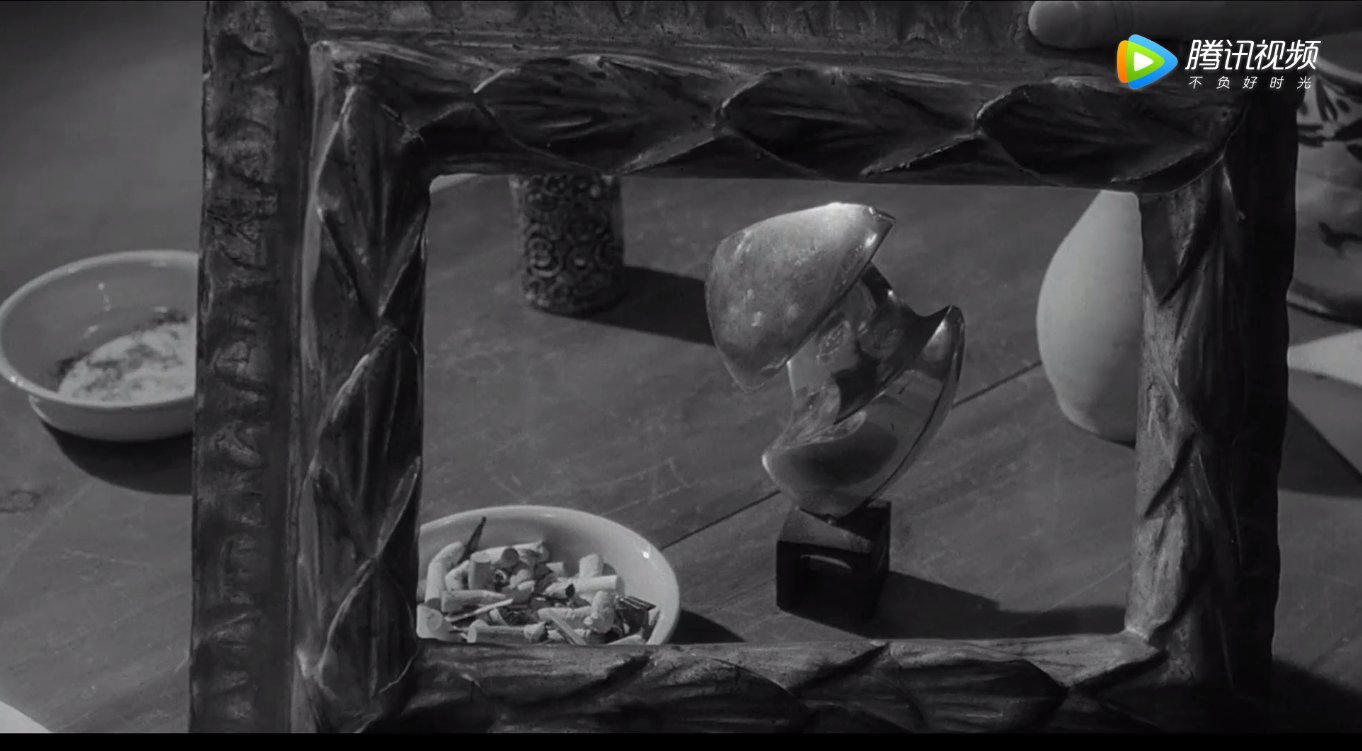 戛纳获奖电影《蚀》，简单的黑白影像，揭开了爱情欲望与时代伤疤