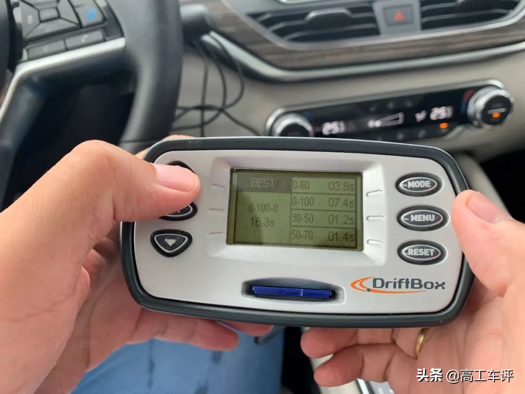 试驾最快沙发，暴躁亦安静的车格分裂症患者